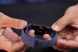 CIRQA Smart Band nhỏ gọn nhưng đầy đủ các tính năng cho người luyện tập thể thao, theo dõi sức khoẻ...