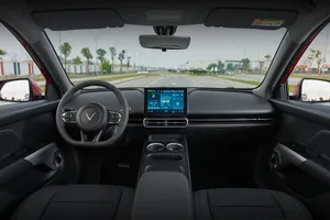 VF MPV 7 với không gian lái rộng rãi