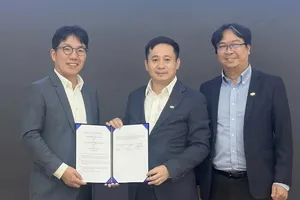 Đại diện FPT và NAVER Cloud tại lễ ký kết.
