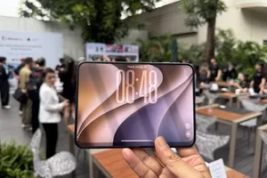 Người dùng Viêt Nam đã cầm trên tay iPhone Duo