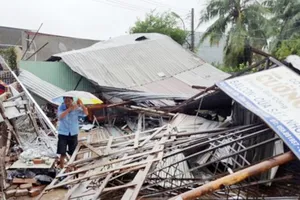 Bão số 12 làm nhiều nhà dân tại tỉnh Khánh Hòa bị sập hoàn toàn