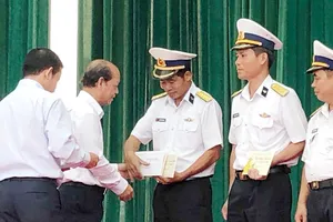 Thăm chúc Tết cán bộ, chiến sĩ và nhân dân vùng biển đảo Tây Nam