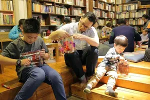 Tác phẩm “The Rainbow Connection” có sự tham gia của 600 học sinh tiểu học