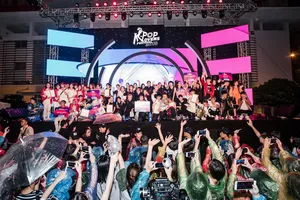 Nhiều hạt nhân âm nhạc trẻ xuất hiện trong lễ hội dành cho người yêu Kpop