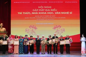 Xây dựng và phát triển đội ngũ trí thức, nhà khoa học, văn nghệ sĩ là nhiệm vụ chiến lược 