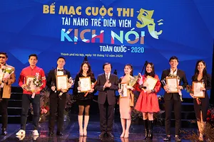 9 HCV được trao cho các tài năng diễn viên kịch nói 2020