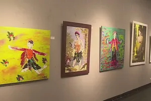 Một số tranh vẽ nữ sĩ Hồ Xuân Hương bị yêu cầu gỡ khỏi triển lãm