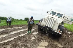 Đội Công binh Việt Nam giải cứu thành công 2 xe thiết giáp và 3 phương tiện hạng nặng  ở Abyei 