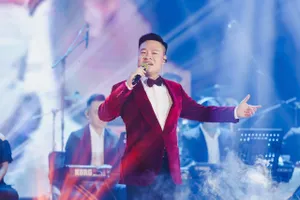 NSƯT Hoàng Tùng là người thể hiện ca khúc "Đất ơi nở hoa”