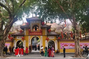 Sáng 30-4, các chùa cả nước đồng loạt thỉnh chuông 