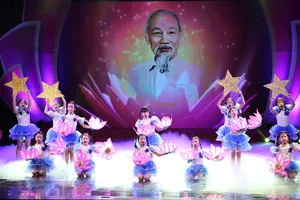 Chương trình nghệ thuật “Quà tháng 5 dâng Người”