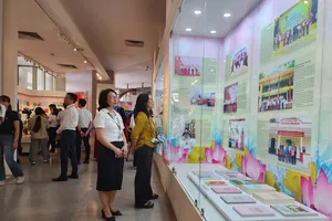 Triển lãm “Những tấm gương bình dị mà cao quý” lần thứ 13