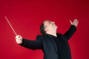 Nhạc trưởng Nayden Todorov, Giám đốc âm nhạc Nhà hát Opera Quốc gia Bulgaria sẽ biểu diễn trong chương trình