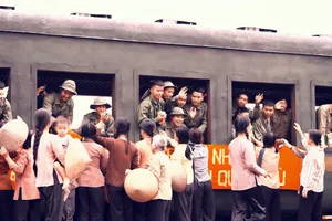 Cảnh trong phim Mưa đỏ