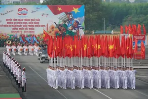 1.800 sinh viên tham gia đội hồng kỳ danh dự 