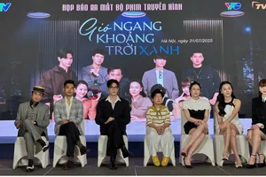 Đoàn phim "Gió ngang khoảng trời xanh" ra mắt tại Hà Nội