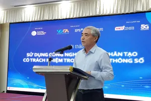 Ông Nguyễn Minh Hồng, Chủ tịch Hội Truyền thông số Việt Nam phát biểu khai mạc tọa đàm