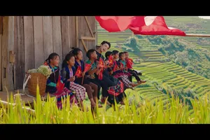 Hình ảnh trong MV "Yêu Tổ quốc - Yêu đồng bào"