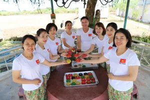 Chi hội Phụ nữ Đội công binh Việt Nam tại Abyei tổ chức làm bánh nhân dịp Ngày Phụ nữ Việt Nam 20-10