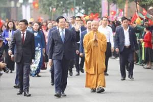 Phó Thủ tướng Mai Văn Chính và các đại biểu tham dự Ngày hội “Sắc xuân trên mọi miền Tổ quốc” năm 2026