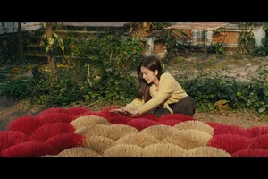 Phim xây dựng bối cảnh về làng nghề làm hương truyền thống