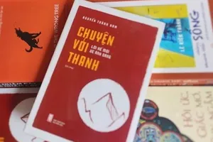 Cuốn sách “Chuyện với Thanh - Lời kể mới về ánh sáng” bị dừng phát hành, thu hồi. Ảnh: VĨNH XUÂN