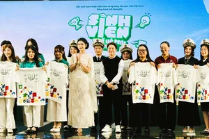 Các bạn trẻ tham gia khởi động Sinh viên thế hệ mới mùa thứ 4. Ảnh THU HÀ