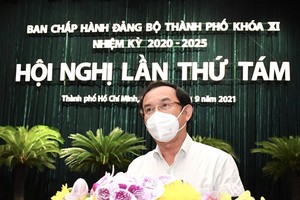 市委書記阮文年在會上致詞。