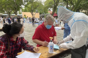 不少在本市生活和投資的外籍人士也登記接種國藥疫苗。