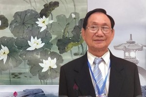 張漢明書畫家。