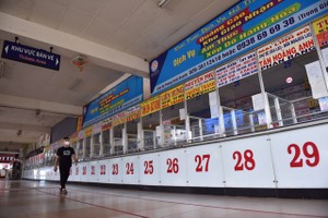 東區車站的售票處一片冷清。