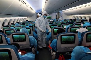 自明年1月1日起試行恢復國際商業航線