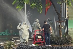 職能力量穿防護服處理事故。