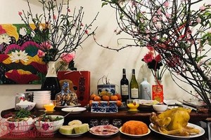 越南人濃厚傳統春節氣氛的年夜飯。(圖自越通社)