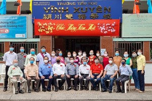 董事會與校委、老師新春聚會及合照。