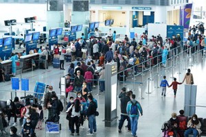 自1月起試行恢復國際航線後國際乘客猛增。