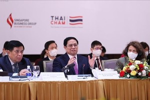 政府總理范明政在論壇上致辭。