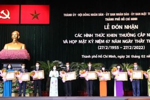 榮獲國家主席頒授三等勞動勛章的集體和個人。