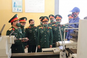 關注栽培軍隊技術人員