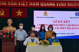 第五郡勞動聯團與雄王醫院簽署合作備忘錄。