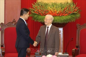 黨中央總書記阮富仲接見新加坡國會議長陳川仁。