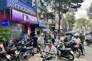 許多用戶到MobiFone 的交易地點檢查信號。