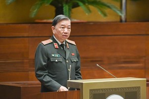 公安部部長蘇霖大將。