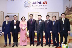 各領導出席第四十三屆東盟議會聯盟大會合影。