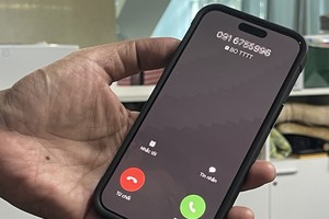 新闻与传播部的来电显示为 BO TTTT。