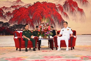 越南国防部长潘文江与中国国防部长董军。图自qdnd.vn