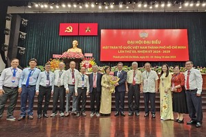 与会代表合照。