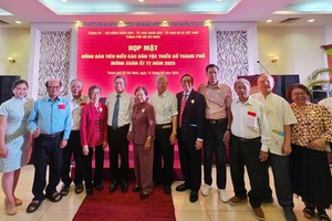 各少数民族同胞模范代表新春聚会