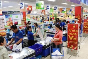 各家超市推出多项促销活动刺激消费。