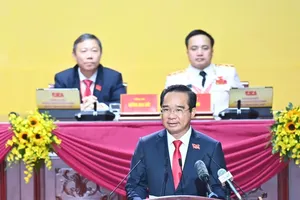 阮文得主席简要阐述政治报告。